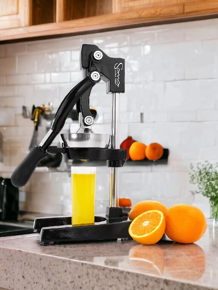 Ручная соковыжималка SANA CITRUS PRESS BLASK для цитрусов