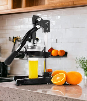 Ручная соковыжималка SANA CITRUS PRESS BLASK для цитрусов